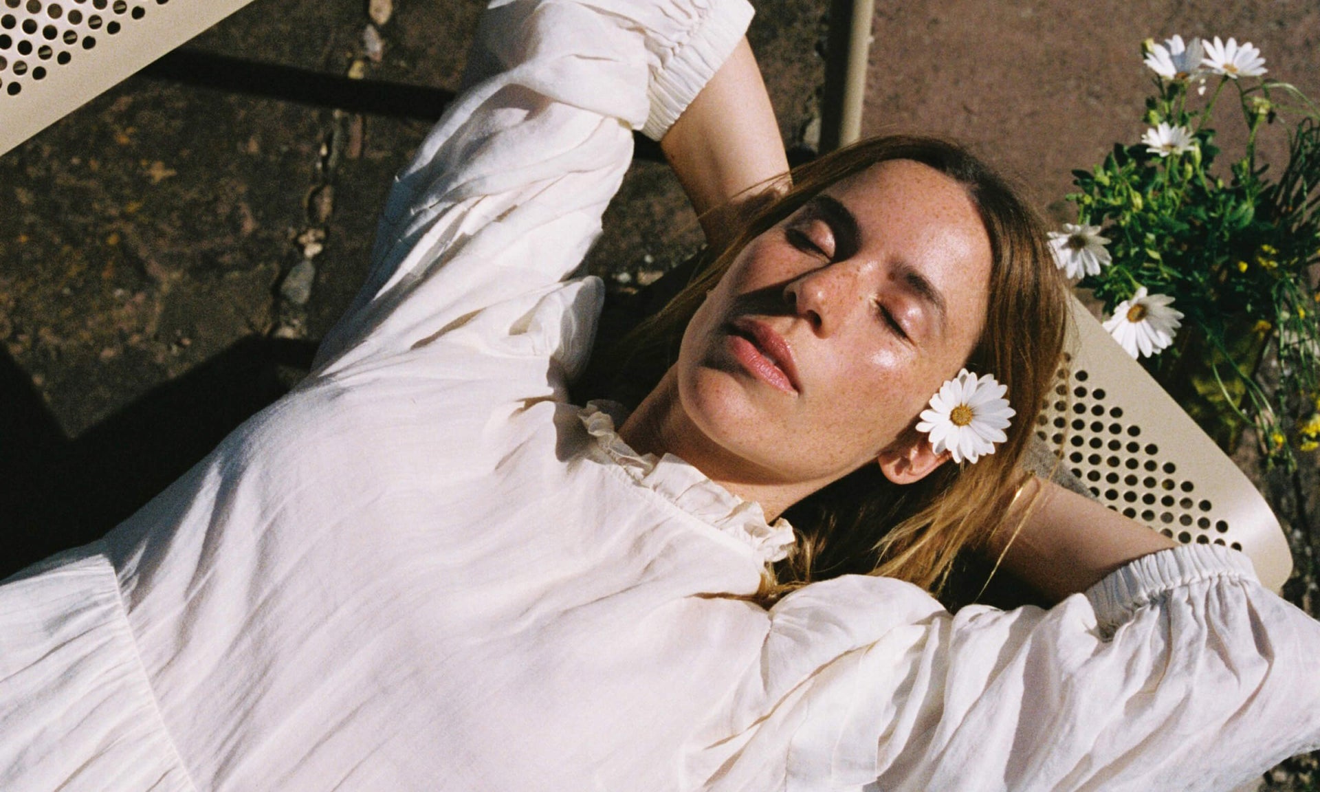 Set the Outdoor Table with Nuria Val