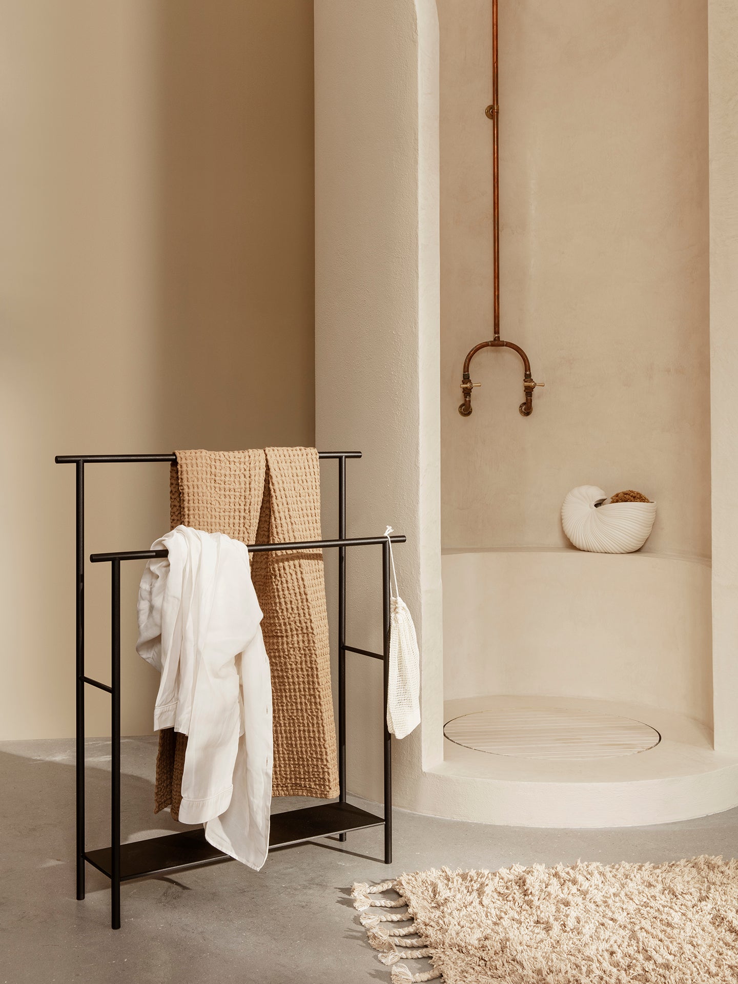 【新品未使用】Ferm Living Towel Hanger Dora Towel Stand | Black | Ferm Living