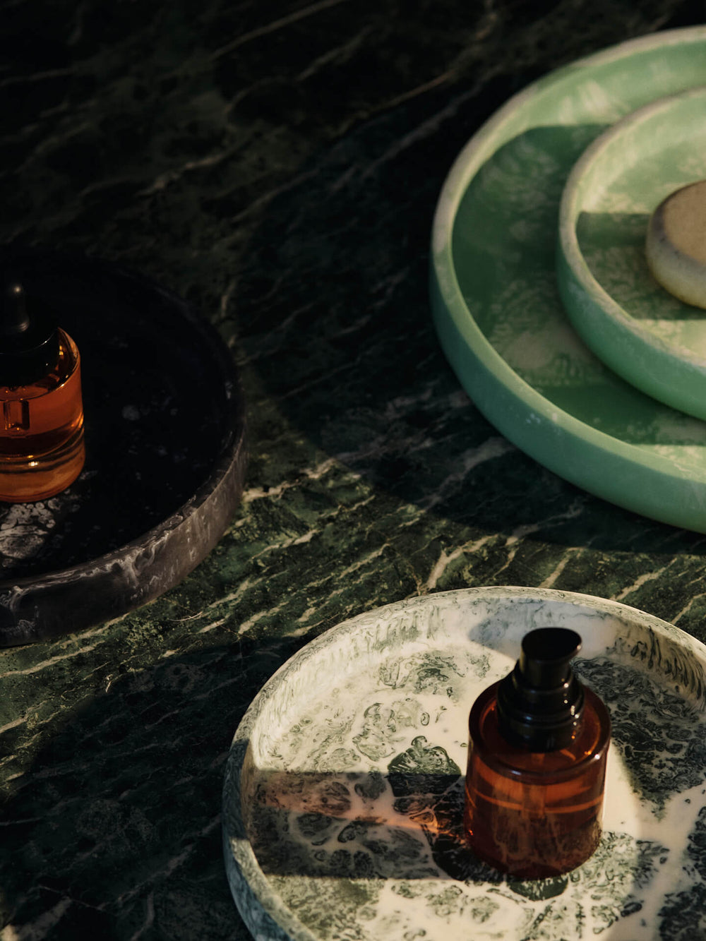 Mist Round Tray - Emerald Off-white