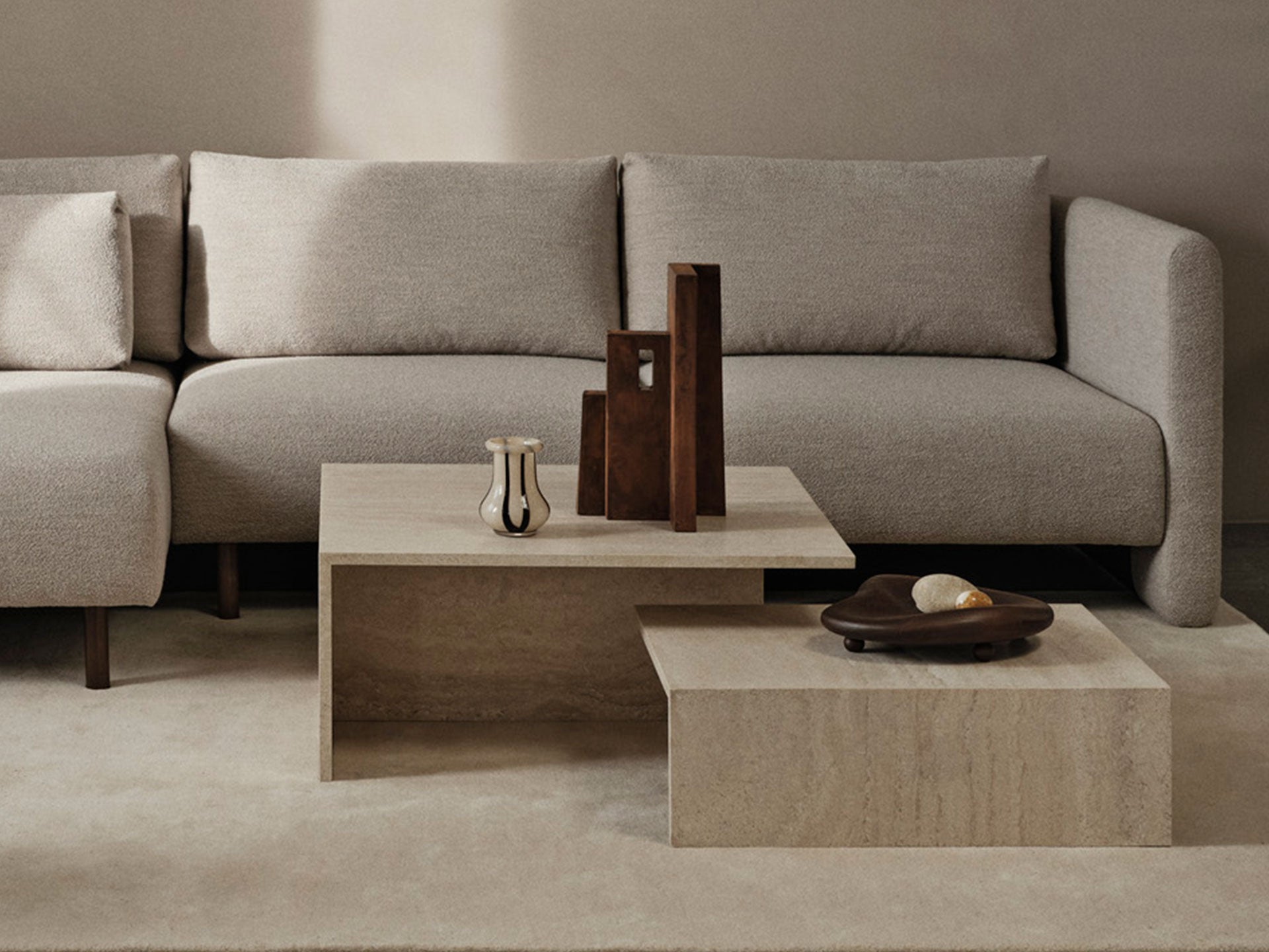 フランスパーテーション、テーブル Vermont Modern Trestle Coffee Table by Lyndon Furniture | Vermont