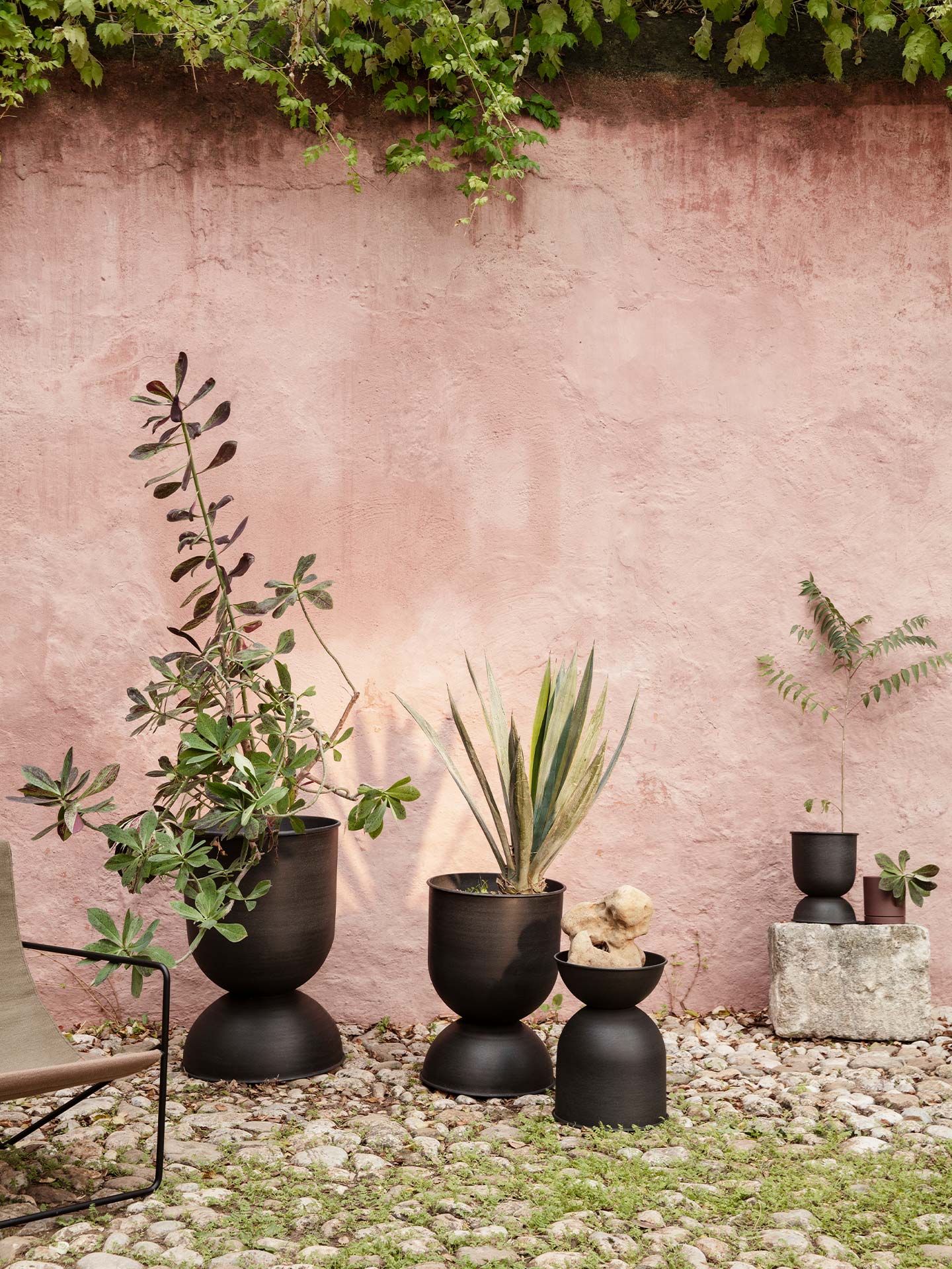 Timeless Hourglass Pot in matte finish | Ferm Living
