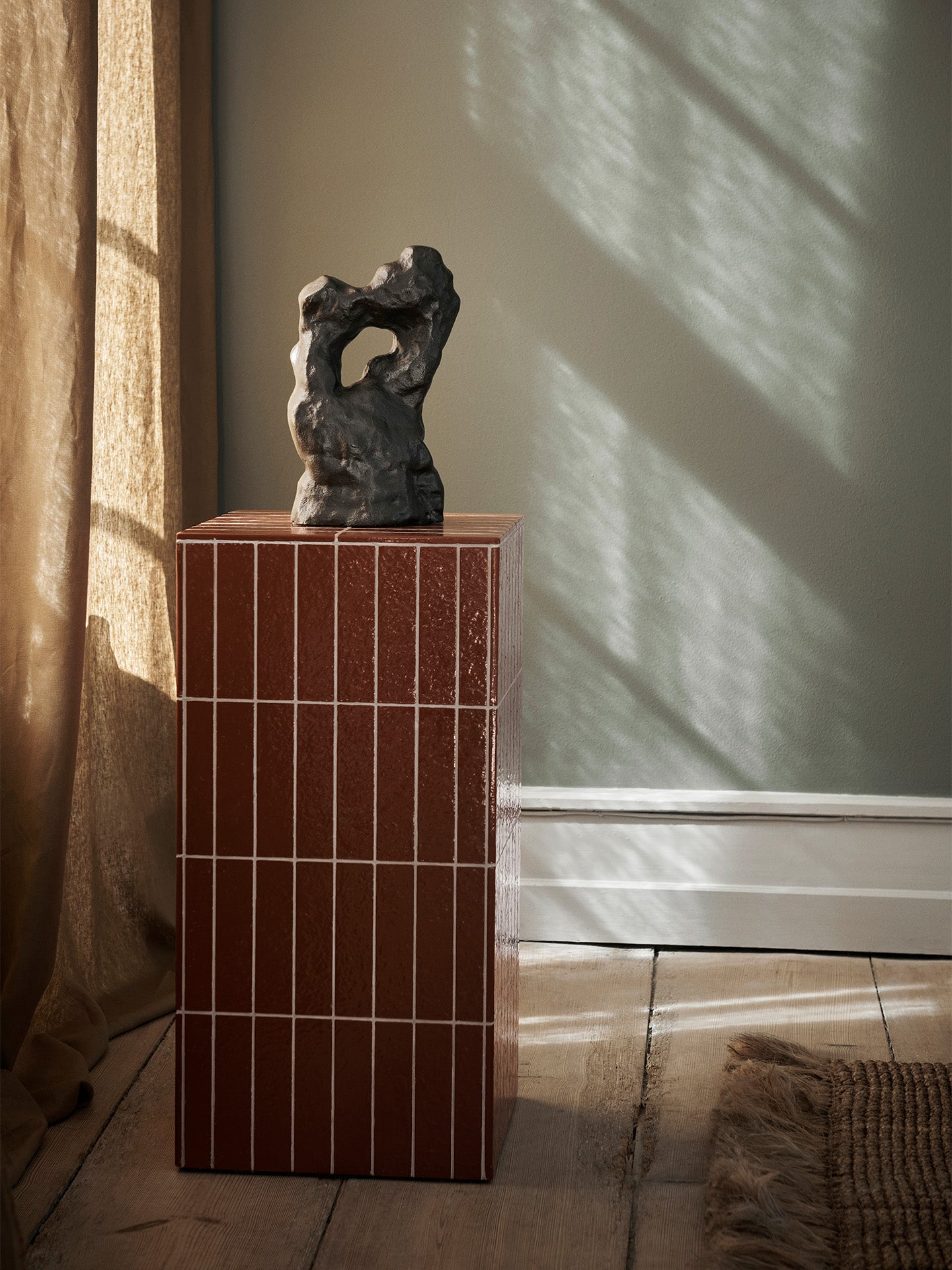 Pillar Pedestal – Brown | Modern pedestal for the home | Ferm Living